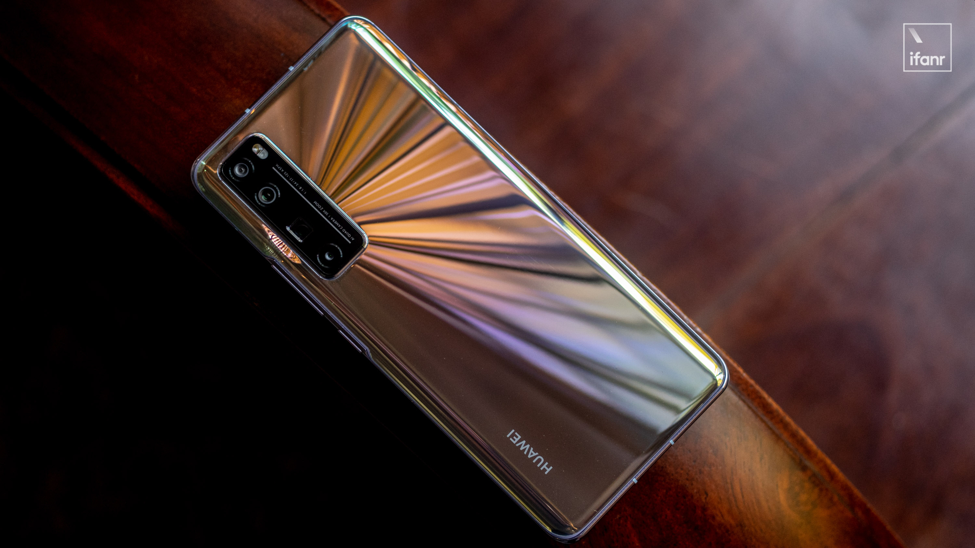 华为 nova7 Pro 开箱:璀璨宛如水晶,前置追焦双摄表现「亮眼」